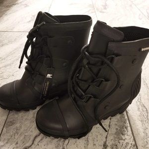 Sorel Joan Rain Wedge Rain Boot (6.5)